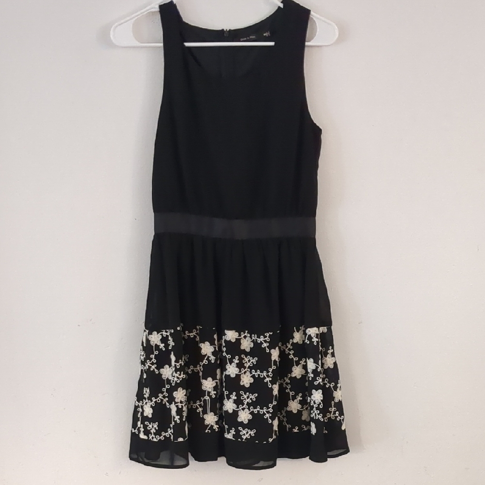 Doe & Rae Black Sleeveless Dress Size Small
